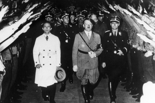 Nazis. VoxBox.