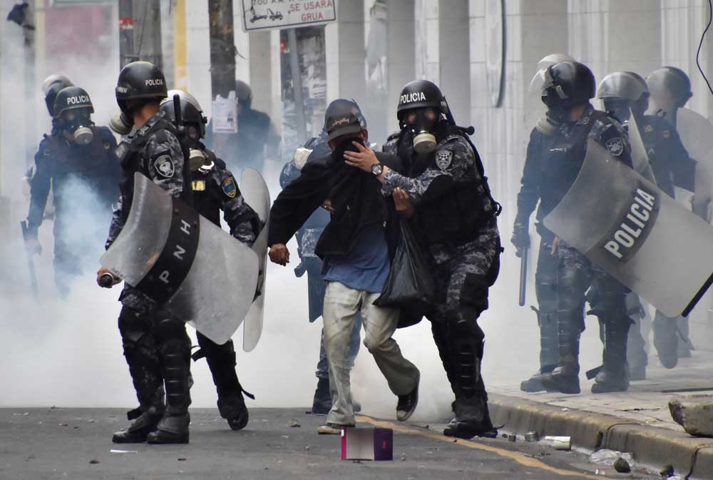 Policías hondureños. VoxBox.