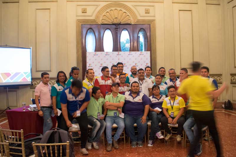 Representantes de Entre Amigos durante la presentación de la imagen de la Federación. Fotografía: Ricardo Corea.